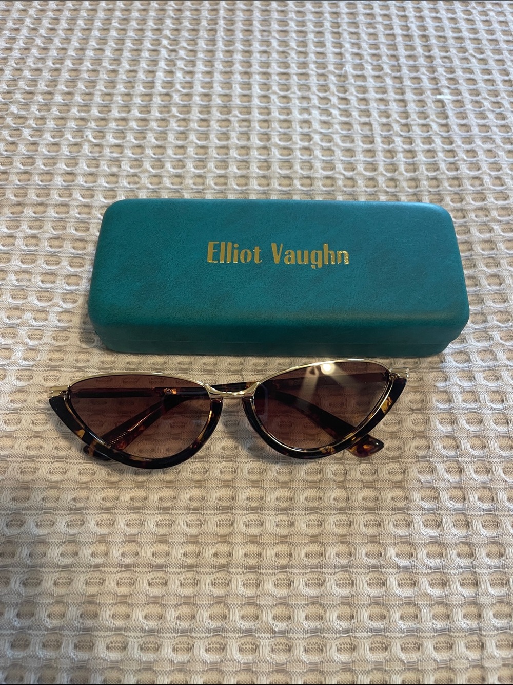 Women's Tortoiseshell Cat Eye Sunglasses - Brown